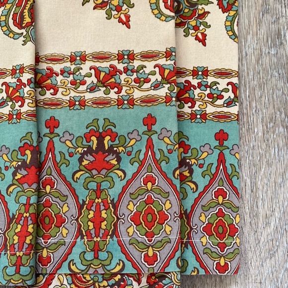 Pottery Barn set of 4 napkins and 4 placemats - Picture 2 of 4